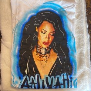 ❌❌❌SOLD❌❌❌AALIYAH Graphic Tee